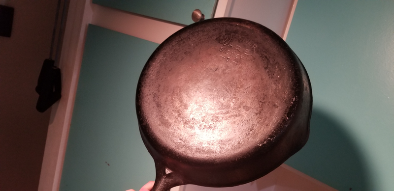 The Wagner backside. It doesn’t quite sit flat, but it’s veeeery close. I’m guessing 5 seconds with a belt grinder could fix that. No heat ring on this one.